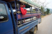 Laos - lokalny bus